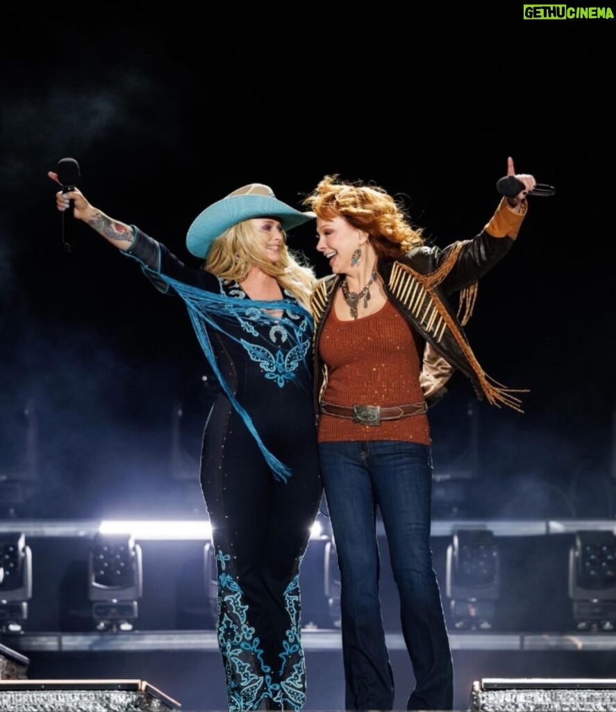 Miranda Lambert Instagram - Reba at stagecoach y’all. 🤯🤩Thank you to my hero and friend for coming out here as my special guest. I’ll never forget it. She brought all the fire 🔥. 📸 @jeffjohnsonimages Stagecoach Festival