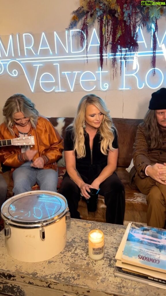 Miranda Lambert Instagram - “I’m a fan of it… old shit” Lil’ pre show vibe room warm up with the band. Las Vegas, Nevada