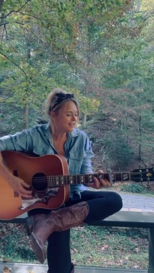 Miranda Lambert Instagram - Fall at the farm. Favorite song. Favorite porch. 🍂🍁