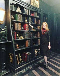 Miranda Otto Instagram - In my office 😂🎥 📚 #caos #sabrinanetflix