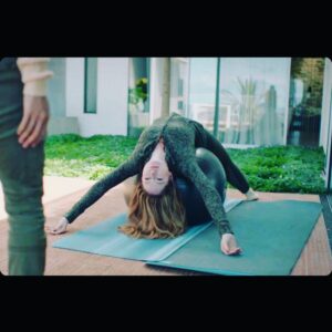 Miranda Otto Instagram - Don’t slow my roll.💰💎👗👠🔥🎬👑 #theususualsuspects #sbs #sarabeasley #newperspectives #busy #upsidedownatthebottomoftheworld