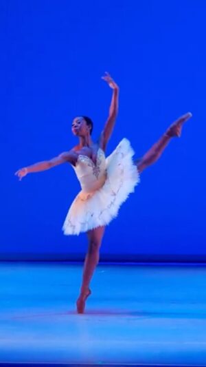 Misty Copeland Instagram - You are always worthy of being in the room 🤎

@mistycopelandfdn 
-
Dancers featured:
Precious Adams
Walter Hall & MJ Chapman