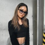 Miyū Ikeda Instagram - ． 腹筋女子が流行ってるみたい🏋🏽‍♀️ ただ舐められたくないという意味不明な理由で 17歳頃から鍛え始めました🔥🔥🖤 #emoda #mystyleemoda