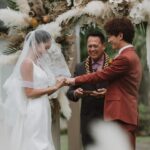 Miyū Ikeda Instagram - ． 結婚して1年5ヶ月が経ち、 やっと結婚式を挙げることができました💍 しかもハワイという最高すぎる場所で🌺♡ 正直、1年半経って新婚ほやほや感が無かったし ファーストミートの時もあんまり実感湧かなかったのに いざ式始まってパーティまで めちゃくちゃ泣いてめちゃくちゃ笑ってた😂🤍 大好きな家族と友達たちもわざわざハワイまで来てくれて 本当に100点満点すぎる日になりました♡ 去年の夏から打ち合わせを何度も重ねて、 内装とかブーケのデザインも オーダーしてたより遥かに可愛くて💐 打ち合わせのスケジュール合わせも大変だったのに 当日も何から何までサポートして頂いた @watabewedding 様様過ぎた🥹🤍 写真がありすぎて しばらく結婚式投稿多くなりそうですが お付き合いください💒
