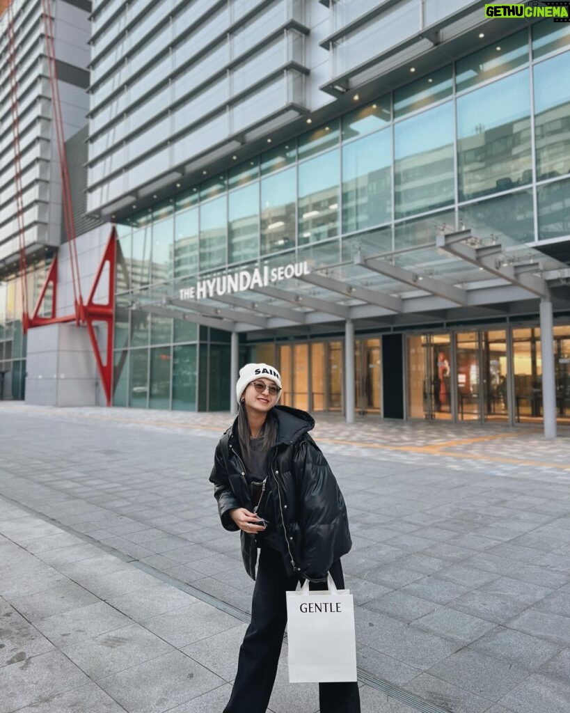 Miyū Ikeda Instagram - ． この間急遽オフになったので 2日前に航空券、前日にホテルをとって 弾丸1泊2日の韓国旅してきた🇰🇷 たくさん食べてたくさん買い物してたくさんカジノしてきて 最高な旅でした〜また行きた〜