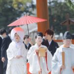 Miyū Ikeda Instagram – ．
ハワイ挙式から約1ヶ月後の4月に
京都でも式を挙げてきました⛩️

士門が京都人なのでたくさんの親族のために
実は元々京都だけでやる予定だったの！
ハワイと立て続けでバタバタだったけど、
ドレスと白無垢どちらも着れてどっちも違った良さがあって
また @watabewedding さまさまでした💍🤍

ゲストの人数も考えて
挙式は上賀茂神社、披露宴は @okakuen で
素敵な場所でほぼ親族だけで最高の時間を過ごせました♡

披露宴では色打掛も着たからそれはまた改めて写真upします🫶🏾
ハワイに続いてまたまたたくさん投稿続きますが
飽きずにお付き合いください🥹！
