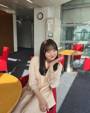 Miyu Honda Instagram - 望結先輩と会議中。