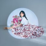 Mizuki Yamamoto Instagram - ⋆⸜☾⸝‍⋆ 今月号のCLASSY.の、Diorさんのページで素敵なお花と撮影しました☆ 追記 2枚目の写真切れちゃって、、、 切れてない写真を、ストーリーに貼りました(> <)