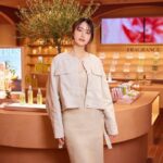 Mizuki Yamamoto Instagram - ⋆⸜☾⸝‍⋆ 夜分遅くに申し訳ありません。 L'Occitane SHIBUYA TOKYOが 明日4月27日（土）にオープンします。 ひと足先に、お邪魔してきました。 プロヴァンス地方をイメージした店内は、 美しく、とても心地よい空間でした。 ラベンダーの額縁のような窓から見えるスクランブル交差点も素敵。 シャンプー等のボトルに中身を詰め替えられるスペースが設置されていたり、サスティナブルを意識した取り組みもされているそうです。 お料理もとっても美味しく、楽しませて頂きました☆ #ロクシタン #loccitane #ロクシタン渋谷 #pr