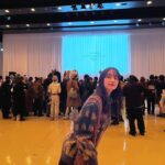 Mizuki Yamamoto Instagram - ⋆⸜☾⸝‍⋆ なんだか写真がおかしくなってたので載せ直しました(> <) Kota Gushiken AW24 Show 'orgnaseid well' 大好きな具志堅さんのニットで。 そしてまさかのお久しぶりの好井さん！ ショーに出演されていました！ びっくり！会えて嬉しかったー！