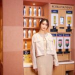 Mizuki Yamamoto Instagram - ⋆⸜☾⸝‍⋆ 夜分遅くに申し訳ありません。 L'Occitane SHIBUYA TOKYOが 明日4月27日（土）にオープンします。 ひと足先に、お邪魔してきました。 プロヴァンス地方をイメージした店内は、 美しく、とても心地よい空間でした。 ラベンダーの額縁のような窓から見えるスクランブル交差点も素敵。 シャンプー等のボトルに中身を詰め替えられるスペースが設置されていたり、サスティナブルを意識した取り組みもされているそうです。 お料理もとっても美味しく、楽しませて頂きました☆ #ロクシタン #loccitane #ロクシタン渋谷 #pr