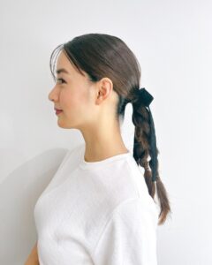Mizuki Yamamoto Instagram - ⋆⸜☾⸝‍⋆ この間、偶然ヘアメイクYumbouちゃんとお揃いのリボン。 帰りに髪型もお揃いにしてくれた★ 自分でもやってみよう(˙꒳​˙ ) ネジネジ。