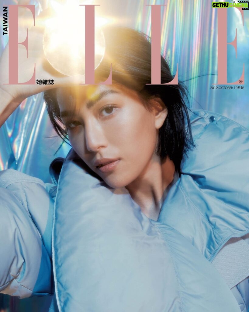 Molly Chiang Instagram - My first @elletaiwan cover!!!!!❤️‍🔥❤️‍🔥❤️‍🔥 - 曾經有人說我一輩子不可能登上時尚雜誌封面 甚至曾經有一度我自己也認為不可能 但今天我很為自己驕傲 也充滿無限感激 我沒想到我真的做到了 本來以為我要等下輩子或再十年（拭淚 在28歲這一年登上了國際中文版時尚雜誌 @elletaiwan 十月號封面🙏🏽 謝謝 ELLE 讓我美夢成真 這份機會不是讓我對自己滿足 而是更提醒了我還要更加油去補足我的不足 達成一個新里程碑接下來還有更多目標要一一達陣 我最愛的莫寶們 這是我獻給你們的第一個國際中文版封面 希望不要是最後一個🤣 #寶貝們這本一定要買了吧沒有疑慮喔 #根本世紀值得紀念吧 #買到要tag我呦 除了參與了封面人物拍攝 這次也很榮幸跟 fanfan @blackielovelife @9m88 @hsinmei_lan mickey1972330 一同擔任《台北時裝週大使》 10/4-10/13 台北時裝週一連串精彩展開 所有朋友們 屬於我們台北自己的時尚盛事即將引爆😎 請密切關注 @elletaiwan 及我的Instagram 我在10/4-10/6三天還有更多驚喜要給你們😏 - THE MOMENT, THIS MOMENT, that I’ve been dreaming about ever since I started. One of my ultimate goals in fashion industry has always been being able to be on a major magazine cover one day. Many say that this was just a dream, and no one could expect it this quick! There has never been an influencer, KOL, Instagrammer, (or however you want to call me) on the cover of Elle Taiwan before that I could recall, it has always been singers, actors or models. I’m so grateful to be the first influencer on the cover! In the beginning of my career, I worried about people wouldn’t understand me, people would misunderstand me as I’ve always do things in my own way. But hey, guess I was worrying about nothing. 👌🏾 Thank you @Elletaiwan for changing a girl’s life, make my dream comes true and let me know that there are more possibilities, more things waiting for me to achieve and I shall never give up 💪🏾 - Photography/ @puzzleung Photography assistant/ JOE HSUEH Makeup/ @loveoctober4202 Hairstyle/ @bobisman1202 Styling/ KATHY HSU Styling assistant/ BERNICE LEE Fashion/ @jamieweihuang @seivson.official - #台北時裝週 #NOWism #時尚有你才有未來 #elletaiwan