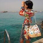 Molly Chiang Instagram - OH MY GOSH, I‘m back in my absolute FAVORITE place!!! It’s the beautiful island of Capri in Italy!!! 😍 I have an 11-day work trip coming up, and the first stop is going to be with @mytheresa.com x @dolcegabbana in Capri! ❤️ You guys, get so ready because I‘m going to be sharing aaaalll the deets!! 😏✨❤️ #Mytheresa #DolceGabbana #DGxMytheresa - OMG 各位莫寶！！！ 經過了13個小時飛行再轉一次機再搭車到港口再搭船……..（超遠） 我回到了我最愛的地方！！！（終於抵達了） 就是義大利 Capri 卡布里島！！！😍😭🥹 記得兩年前自己來到Capri跟Positano旅遊 從那時候開始這裡就成為我最愛的地方 現在終於又有機會回來了🥹🩵 這次即將展開11天的出差 三個不同城市不同品牌 第一趟旅程就是跟著 @mytheresa.com x @dolcegabbana 回到義大利Capri 👏🏾 影片從今天下飛機後開始紀錄拍攝 這部影片用新相機拍的嘻嘻😍 Ok我要變身成義大利熱情女郎了（？） 為了迎合這熱情的氛圍 我還把指甲第一次做了鮮紅色😂❤️ 到底要多Ready ？？？（要超Ready） 莫寶們Are you guys ready!!!! 期待我接下來的轟炸嗎🤪😜😏 P.S. 影片最後麥力的臉就是表達了這長途跋涉的一切過程然後她還暈船。