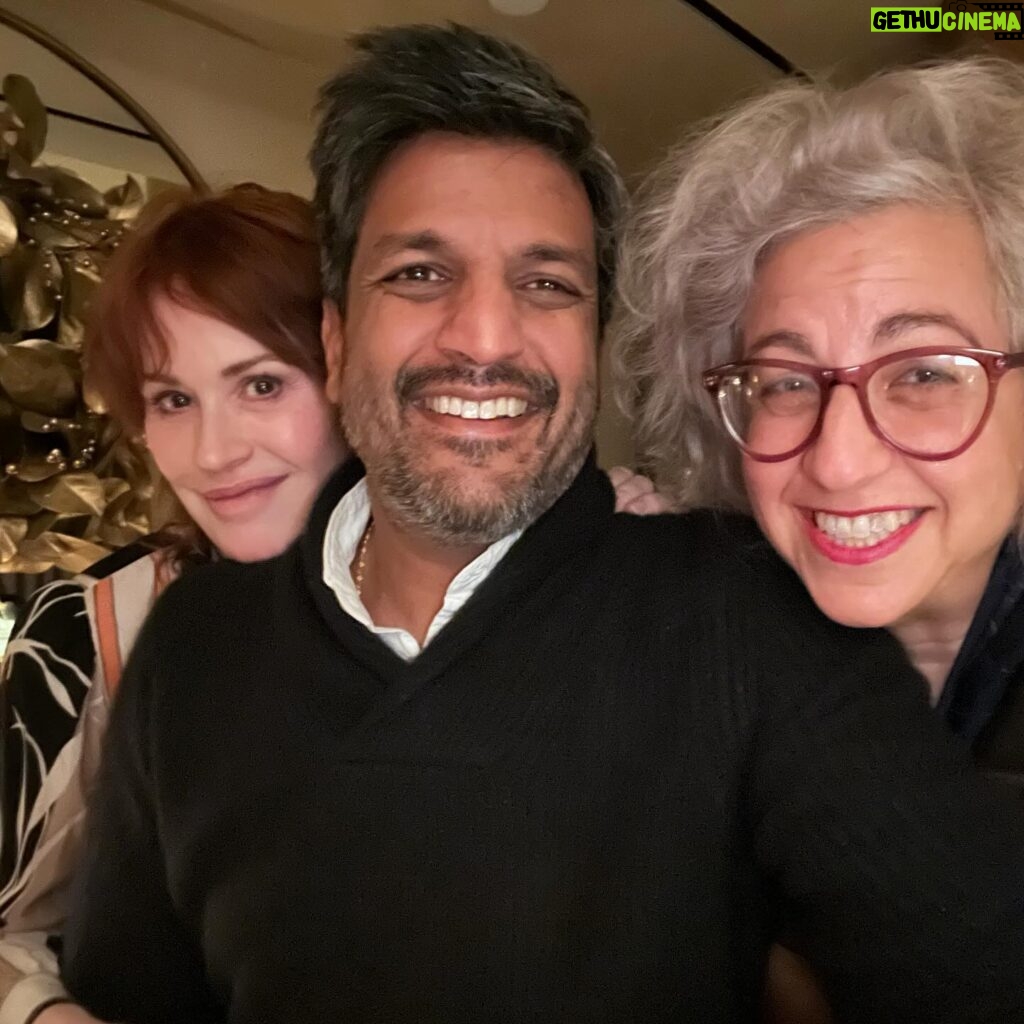 Molly Ringwald Instagram - My very first Diwali-Hanukkah celebration and hopefully not my last! What a beautiful evening. Thank you @maneeshkgoyal and @benjpasek !! So delicious. My body and soul felt very nourished. #diwali #hanukkah #holiday #tradition #sona