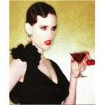 Molly Ringwald Instagram - Vanity Fair- Photographed in Paris by Michael Roberts circa 90 something #tbt