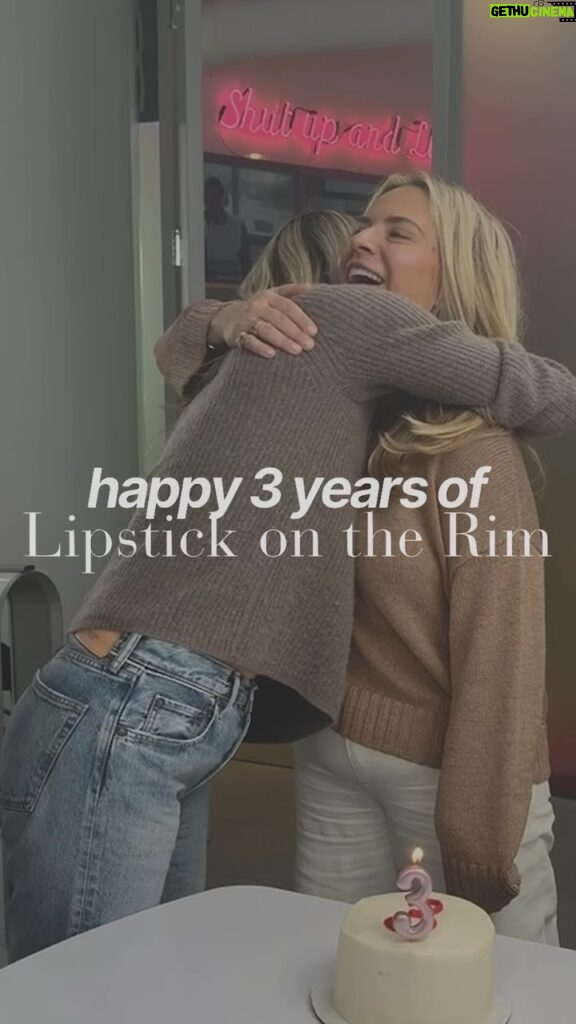 Molly Sims Instagram - @lipstickontherim turns 3 today 🥳 We started this podcast to create a space that inspires women, and encourages them to connect, share stories, and support one another… and because we both just can’t shut up about beauty 😉 But if you would’ve told us back then that our podcast would be what it is today, with the most ICONIC guests on each week… I mean I think we wouldn’t have believed you 😂 Connecting and supporting women has been, and always will be at the forefront of this podcast. Whether it’s sharing beauty hacks to help women feel more confident, or having health experts shed light on life saving information. Thank you to every single person who listens, likes, shares, and supports every FREAKING week. We’d be nowhere without you. ❤️ Here’s to another year, another couple thousand product reviews, and a few (maybe more than a few) Palomas 🍹