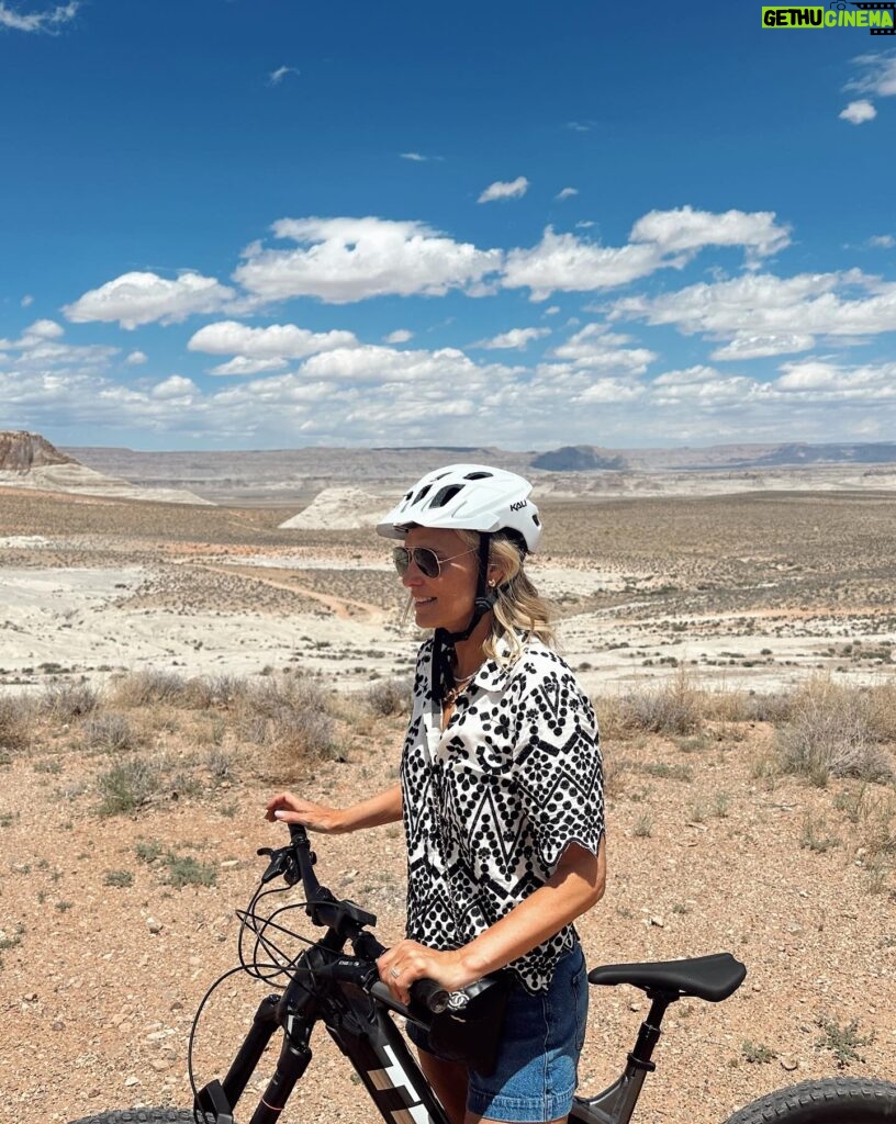 Molly Sims Instagram - Mom and Dad are not mountain bikers… (but I am better 🤫)