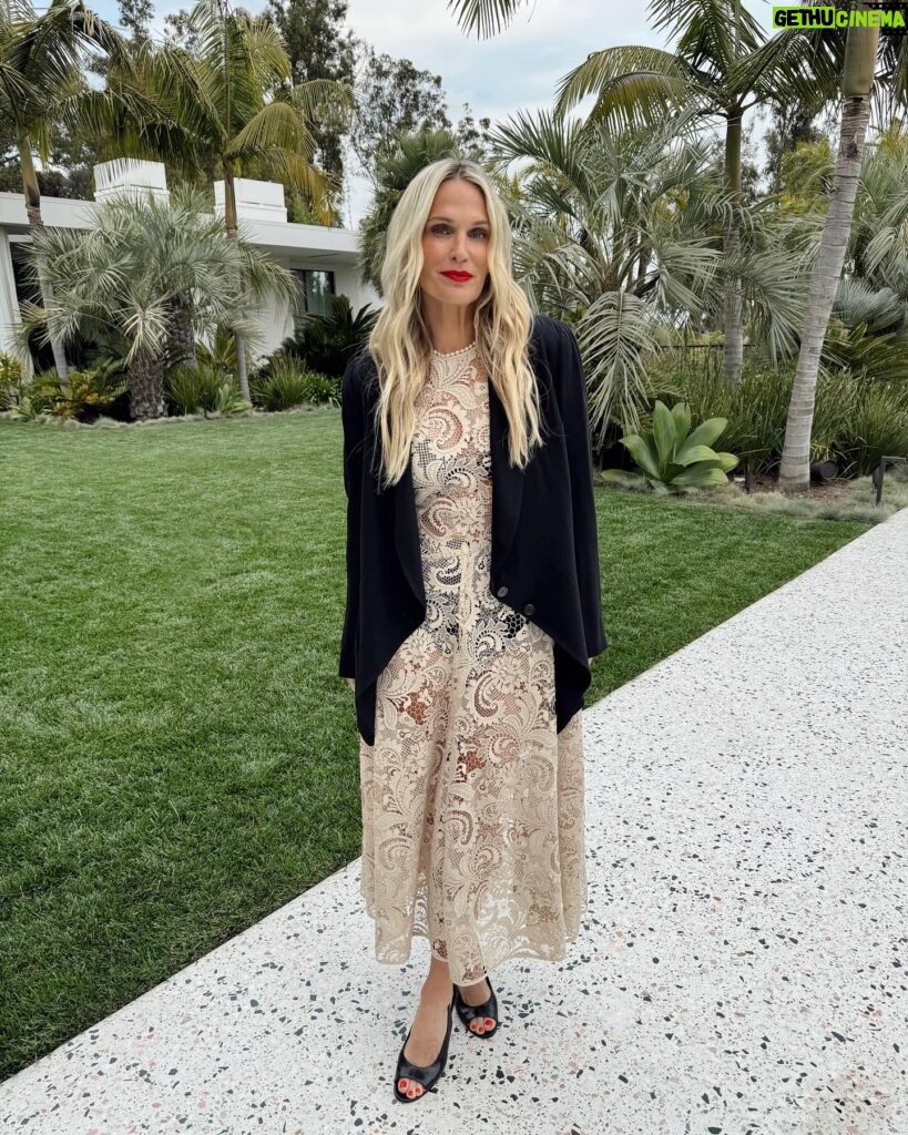 Molly Sims Instagram - The last 24 hours in a nutshell ❤️✨💄 • dinner with @glossyco 💋 @kvillatorowarman @sheena @shaunneff • shooting something new and exciting for @ysebeauty with my bestie @marykitchen 🤫 (also… everyone needs a Trevor, IYKYK) • Celebrating my girl Darcy (love you boo ❤️ @darcycobb ) • Our episode airing with @drthaisaliabadi and @haneyofficial on the breast cancer risk calculator… one of my favorite and most important episodes of @lipstickontherim to date 🙏🏼 • Frankie and Scar asking me if they can have a sleepover… it worked 🤪 • Me… dead (someone get me a vacay)