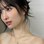Momo Hirai Instagram - この春にぴったりなTASAKIの SAKURAGOLD ‘balance neo’のイヤリングとネックレス。🤍🤍 @tasaki_intl #TASAKI #TASAKIbalance #SAKURAGOLD #PR #Japan