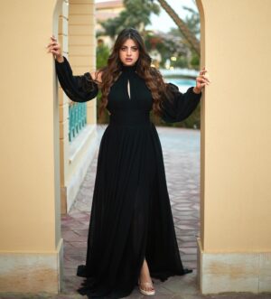 Mona Farouk Instagram - 📸 @youssef.mansour.ph 👗 @ali_elsharnoby 💄 @rehamsaalah 
💇🏼‍♀️ @lebanese.beautycenter