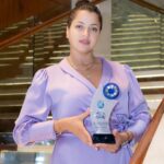 Mona Farouk Instagram - شكرًا الاتحاد العالمي الاكاديمي للتزيين علي هذا التكريم الجميل وشعور جميل وفرحه كبيره شعرت بيها لان التكريم الاول لي في الامارات دولتي الثانيه شكرًا الدكتوره منال حسن @manal.hassan.moh @cmacinternational وشكر خاص ل شريك النجاح اخويا المحترم @haithamdahab00 #الامارات #دبي @dubai #dubai #الامارات_دبي #الامارت_العربية_المتحدة
