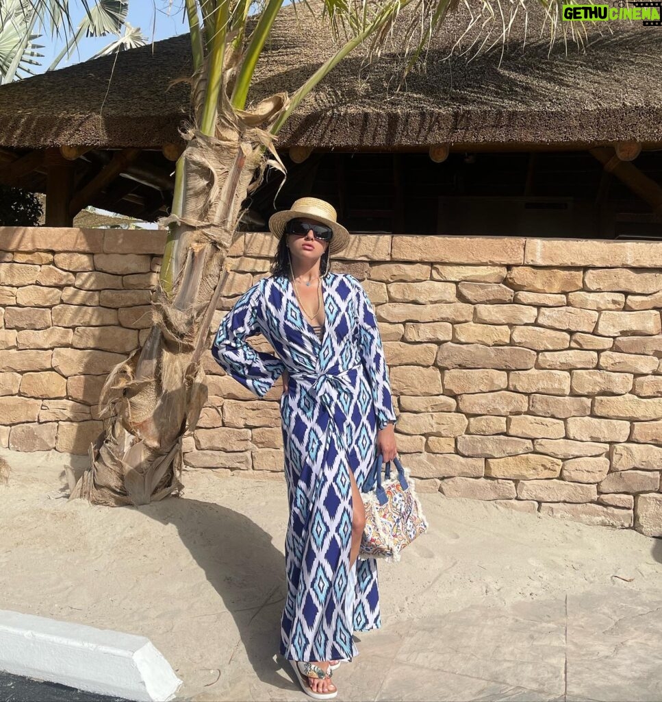 Mona Farouk Instagram - هتكبرها عليا ، هفخمها عليك 😋اسمع مني يا شنب 🥸 جيت علي البايظ (مقصودة) 🥰💃🏻😜😂✨✨✨ #summer #dubai #hot #tiktok #instagram #instagood #water #pool #party #new #memes #dress #pretty #beach #reels #pic #photo #sun #beautiful #happy #naturephotography #uae #amor #explore #egypt #emirates #suadi #lebanon #repost #story