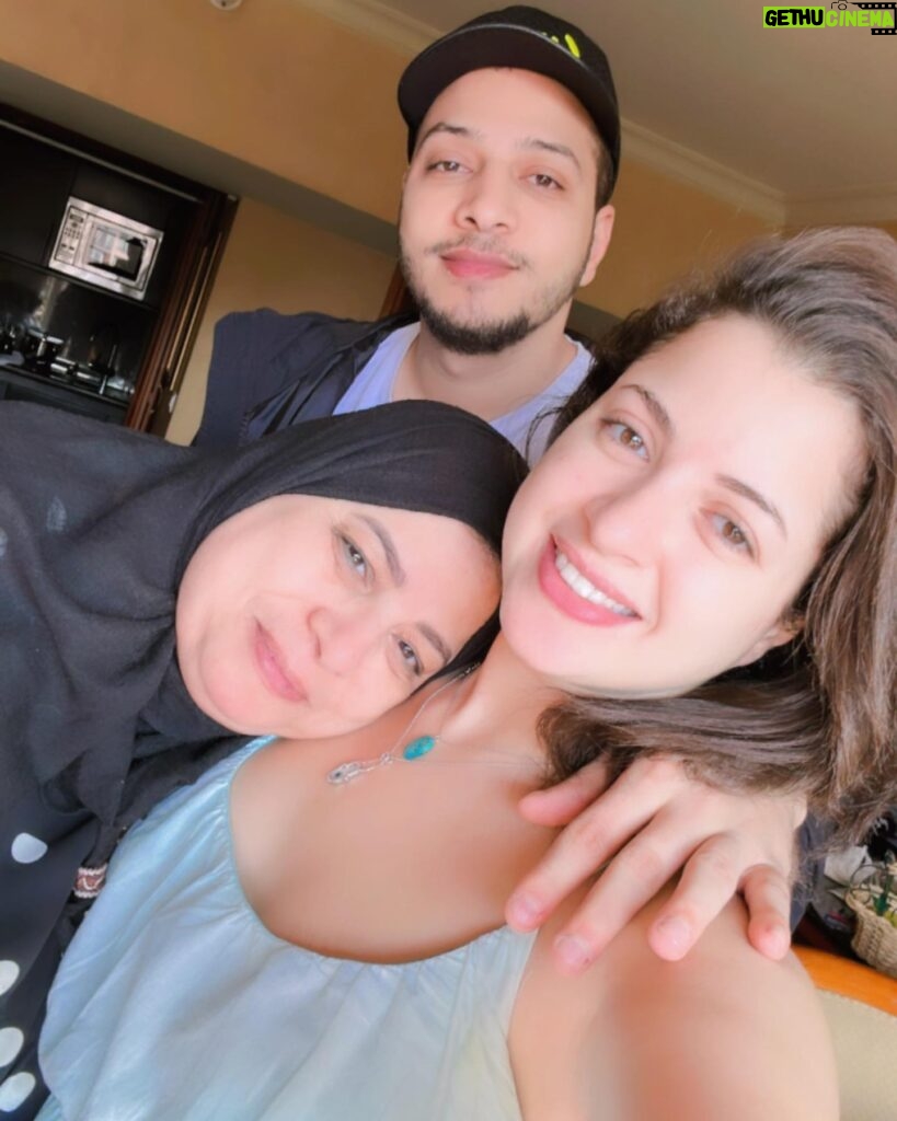 Mona Farouk Instagram - 🤍 عيلتك هي السند الحقيقي ليك والضهر والقوة والطاقة اللي ممكن بيها تقوي وتكون قد الدنيا كلها ، و مهما حصل عيلتك لن تتخلي عنك لان كل حاجه بتتغير الا #عيلتك .. عيلتك ثروتك الحقيقية .. ف اعتني واهتم بعائلتك 🤍 #🇪🇬 #عيلتي #family #bro #امي #mam #اخويا @mostafa_farouk.official