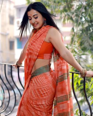 Monami Ghosh Instagram - ফাগুনে হাওয়া…,

Wardrobe, mkup n hair by #Momis