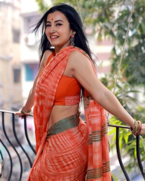 Monami Ghosh Instagram - ফাগুনে হাওয়া…,

Wardrobe, mkup n hair by #Momis