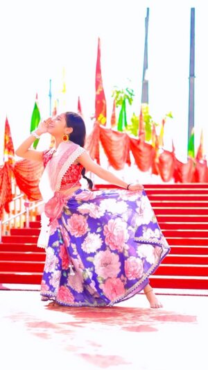 Monami Ghosh Instagram - May this Navratri bring a lot of joy and happiness, Durga Maa bless us all with good health ❤️✨
Cheers to Endless spins and laughter.
This song definitely keeps the spirit of Navratri high, loved it mam @monami_ghosh❤️
#monamighosh #durgapuja #Bengali #Navratri #happiness #florinagogoi