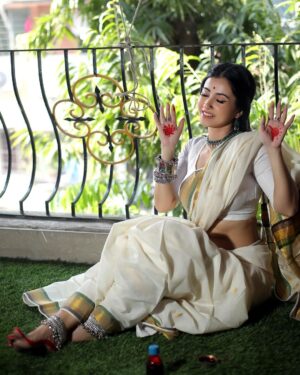 Monami Ghosh Instagram - Wardrobe by @monami_ghosh  উথালি পাথালি মনে আলতা কোণে!