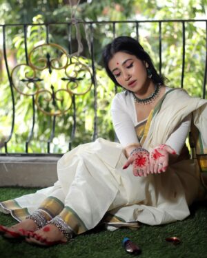 Monami Ghosh Instagram - Wardrobe by @monami_ghosh  উথালি পাথালি মনে আলতা কোণে!