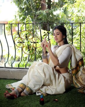Monami Ghosh Instagram - Wardrobe by @monami_ghosh  উথালি পাথালি মনে আলতা কোণে!