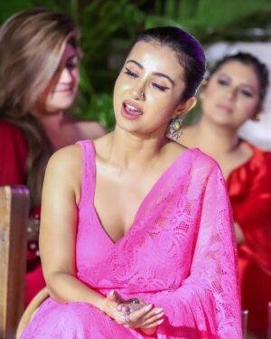 Monami Ghosh Instagram - Completing the pink gallery…
Saree @monami_ghosh 
Mkup @monami_ghosh 
Hair @monami_ghosh 
Jewellery @monami_ghosh 
🙈🙈🙈🙈🙈