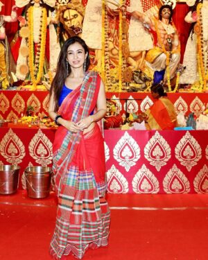 Monami Ghosh Instagram - Ashtami morning this year..at @northbombaydurgapuja ..
@shotbykaushal thank u❤️
@shomumitra ❤️