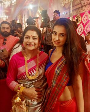 Monami Ghosh Instagram - Ashtami morning this year..at @northbombaydurgapuja ..
@shotbykaushal thank u❤️
@shomumitra ❤️