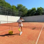 Monick Camargo Instagram - É inexplicável o quanto isso me faz bem… tão feliz de voltar pro meu esporte favorito!!! E a última foto, é a melhor…. a mini pessoinha sera igual a mamãe!!! 🤍🎾