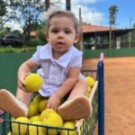 Monick Camargo Instagram - Eu não posso guardar essa fofura e delícia de momento só pra mim. ✨🤍 De volta aos treinos de TÊNIS. 🎾