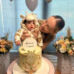 Monick Camargo Instagram - SAFARI da girafinha Mariam!! Em comemoração aos 3 meses do SORRISO mais sincero, e o amor maior do mundo que já tive. Te amo filha! Toda honra e glória a Deus. Obrigada Deus, por ser mãe dessa princesa. 🤍🦒 . Decor @youwish_decor Doces @docesfrancielly Adesivos @barneyfoz