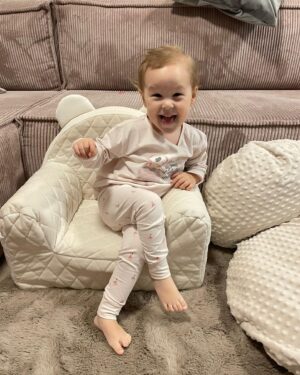 Monika Bagárová Instagram - Můj nejoblíbenější človíček na světě 🤍 Za chvíli slaví 4 roky. Utíka to jako voda, za chvíli budeme řešit zápis do školy! 🤌🏼🙈🤍 timeflies ..