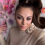 Monika Bagárová Instagram - Mikádko vas rozdělilo na dva tábory ❤️‍🔥 Jsem ráda, že se vám spíš líbí moje klasika to v čem se já sama citim nejlepe.♥️ Zároveň si myslím, ze je super udelat sem tam něco jiného, nového a víc fashion co myslite? 💥 Další look je taková Romantika. Videoklip plán.. uz brzy ..
