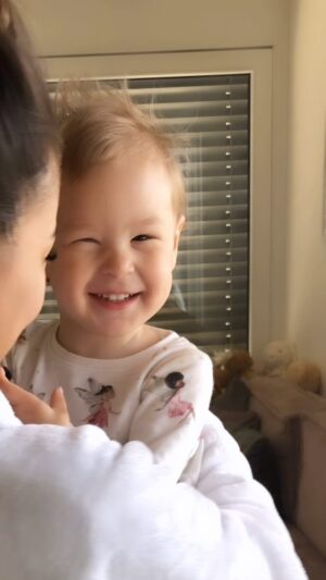 Monika Bagárová Instagram - Tento song ve mě vždy bude vzbuzovat obrovský emoce jediný můj videoklip na který se mohu dívat pořád dokola je v něm ta bezpodmínečná láska, pravda a naše nadherny chvíle. 🤍 Tady měla Ruminka krásný 2 roky. 🥹 Těším se až zazní Vysněná v o2 areně 12.9. 🤍 

#vysněna #vysnenao2arena