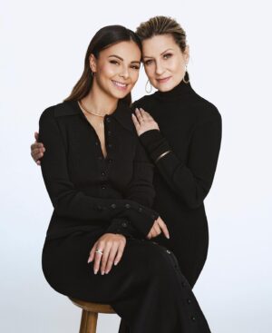 Monika Bagárová Instagram - Mami děkuji ♥️ Děkuji, že si mě naučila,  co je v životě opravdu důležité, že tu pro nás všechny si , že se o nás staráš s láskou a dýchaš pro naší rodinu. Že si ta nejlepší máma a babička pod sluncem .. ♥️ 

#rodinajenejvic