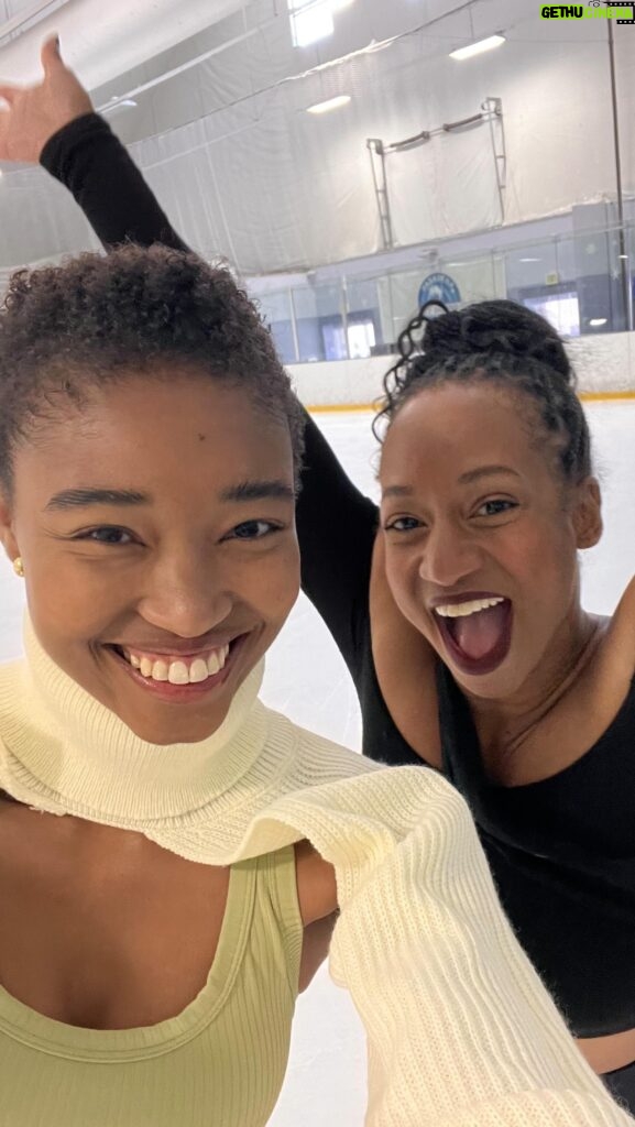 Monique Coleman Instagram - One of my favorite things about my recent ⛸️ journey is the immense amount of support I’ve received & the incredible community I’ve been exposed to!! Today, I met up with @shericaskates 💕 She’s as sweet as she is stunning!!!! I’m SO grateful to be making new friends & unlocking new levels of JOY ✨🫶🏾 ⛸️👑 #mightymo #adultfigureskating #blackgirlmagic