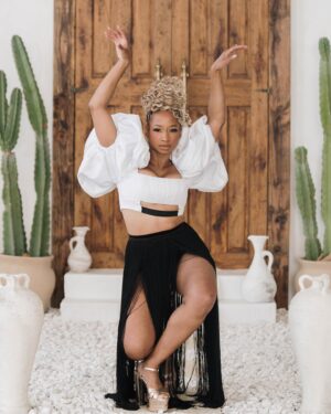 Monique Coleman Instagram - 🦋✨11.1 ✨🦋

“We delight in the beauty of the butterfly, but rarely admit the changes it has gone through to achieve that beauty.” ― Maya Angelou 

📸 @annamuradas 
👗 @atelierndigo 
🙏🏾 @maisonpriveepr_la 
💄 @veronica_kole 

#mightymo #countdownto43