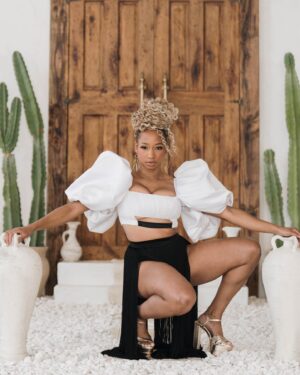 Monique Coleman Instagram - 🦋✨11.1 ✨🦋

“We delight in the beauty of the butterfly, but rarely admit the changes it has gone through to achieve that beauty.” ― Maya Angelou 

📸 @annamuradas 
👗 @atelierndigo 
🙏🏾 @maisonpriveepr_la 
💄 @veronica_kole 

#mightymo #countdownto43