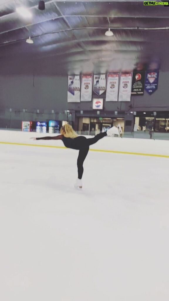 Monique Coleman Instagram - PURE JOY ⛸️♥️🙌🏾 After a month off from lessons, I made some awesome progress this week w/ my coach @jt_depaz_energie The breakthrough mo’ments we’re subtle, but foundational and I couldn’t be more excited to build off of them 😍💪🏾 #mightymo #adultfigureskating #skatingisforeveryone