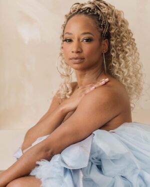 Monique Coleman Instagram - 🎂This is 43 🎂 

📸 @annamuradas 
👗 @charlesandron 
🙏🏾 @maisonpriveepr_la 
💄 @veronica_kole 

 #mightymo