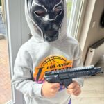 Monique Westenberg Instagram - Dit moet een zondag zijn! 🔅Frenkie 🔆Ik houd van verse bloemetjes 🔆Kalium voor de hondjes 🔆Shooten voor een aankomende real 🔆Brownies van Dré en Diede (buurmeisje) 🔆Blackpanter undercover 🔆Hopi heet 🔆Lekker vers soepje gemaakt 🔆Influencers in de maak